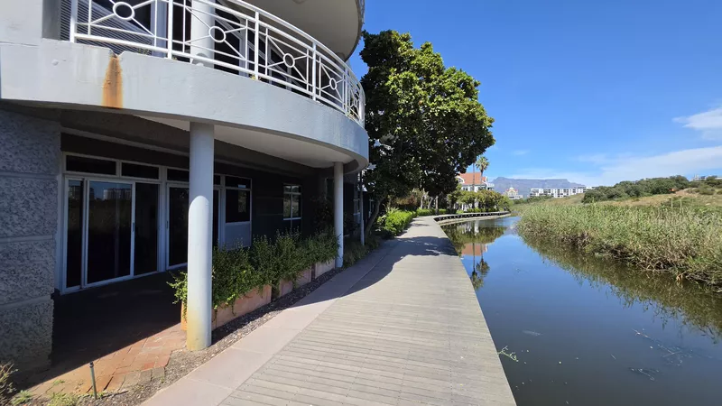 560 m² Office to let in Century Square, Century Square - Block F (photo 42)
