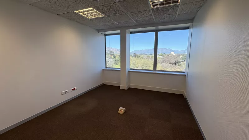 553 m² Office to let in Paarl, 1 Breda Street (photo 18)