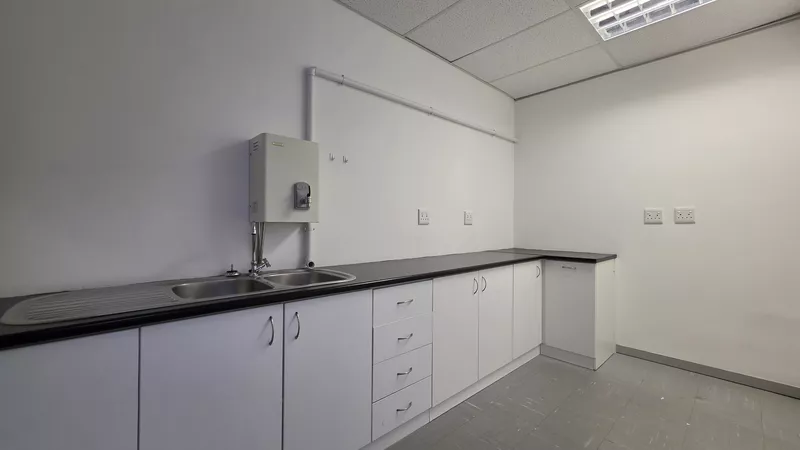 409 m² Office to let in Tygerberg Office Park, Tygerberg Office Park - Plattekloof House (photo 23)