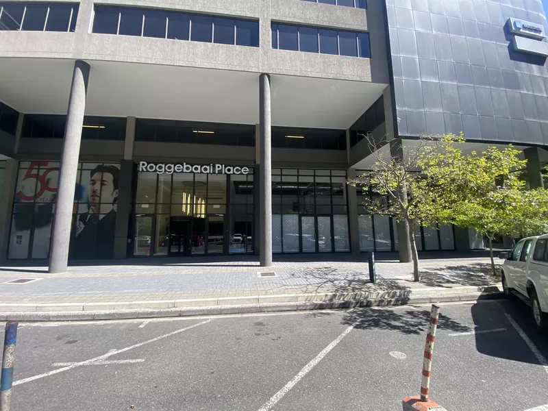 2 004 m² Office to let in Cape Town City Centre/CBD, Roggebaai Place (photo 3)
