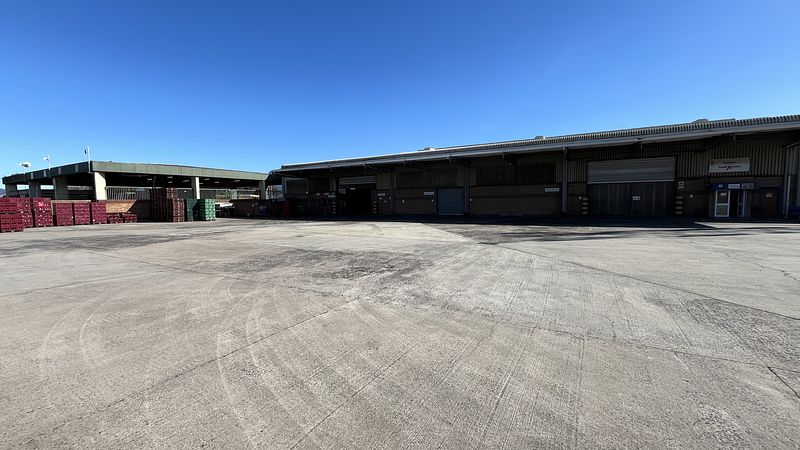 3 197 m² Industrial to let in Ottery, Independence Square (photo 2)