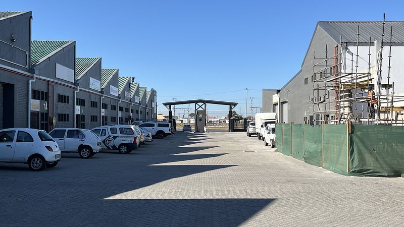 500 m² Industrial to let in Epping, Gunners Factory Park (photo 1)