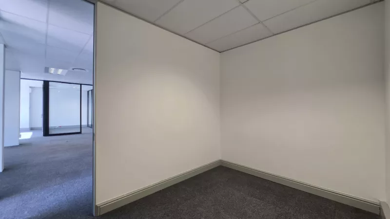 192 m² Office to let in Grosvenor Square, Grosvenor Square - Block A (photo 28)