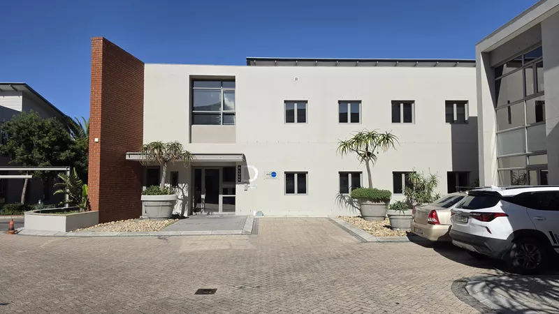 273 m² Office to let in Century City, Grosvenor Square - Block D (photo 2)