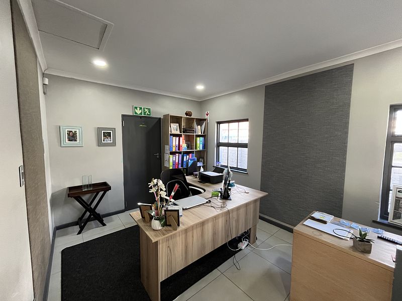 239 m² Office for sale in Fish Hoek, 6 De Waal Road (photo 13)