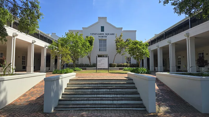 180 m² Office to let in Vineyard Office Estate, Vineyards Office Estate - Vineyards Square North (photo 2)