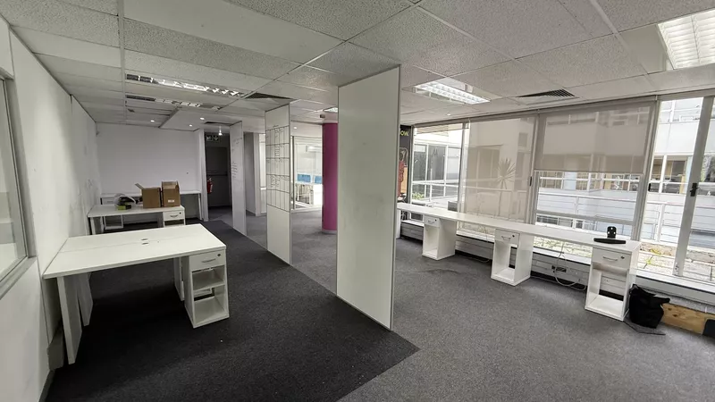 653 m² Office to let in Claremont, Sunclare (photo 30)