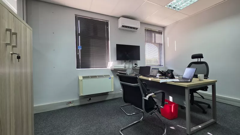684 m² Office to let in South Gate Office Park, Waterside Place (photo 36)