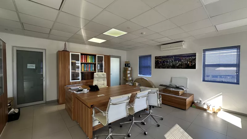 1 729 m² Industrial for sale in Milnerton, 1 Track Crescent (photo 6)