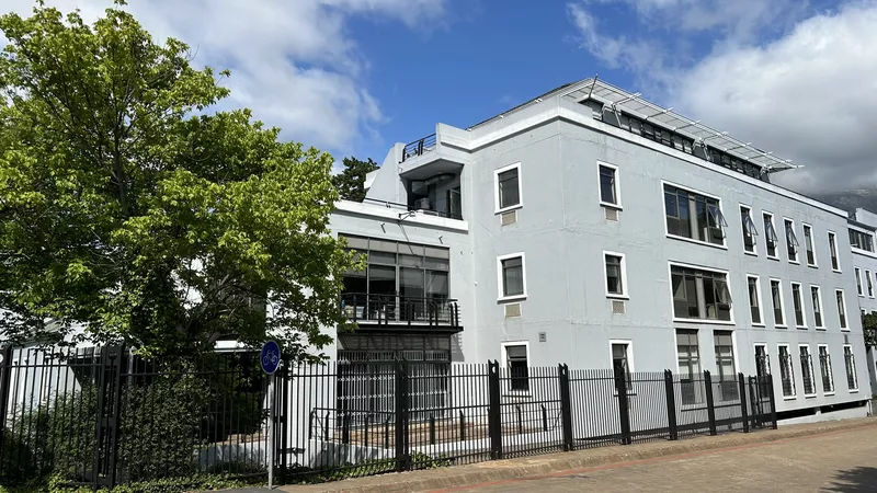 310 m² Office to let in Newlands, Boundary Terraces (PPS House) (photo 4)