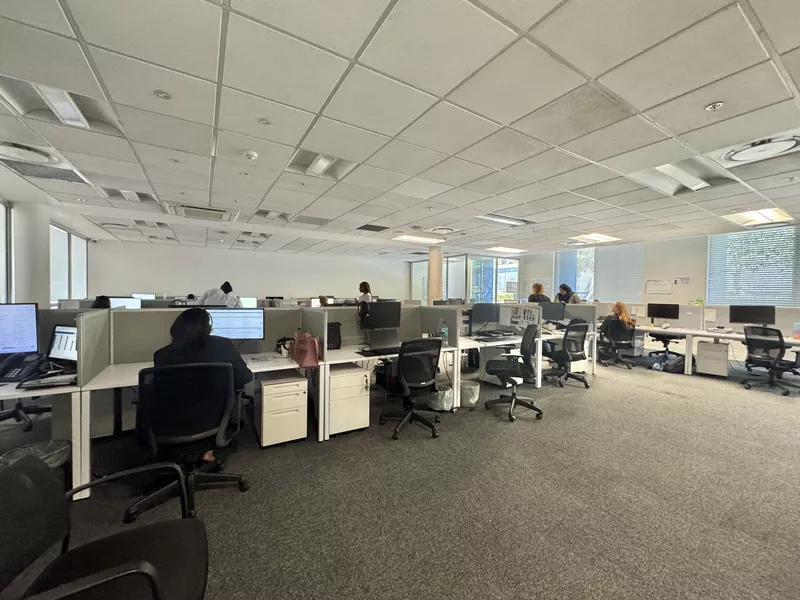 260 m² Office to let in Waterfront, Merchant House (photo 7)