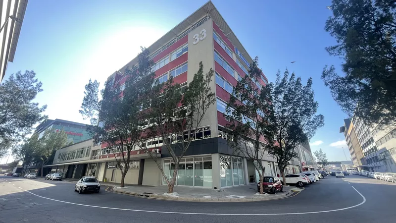 604 m² Office to let in Cape Town City Centre/CBD, 33 Martin Hammerschlag (photo 3)