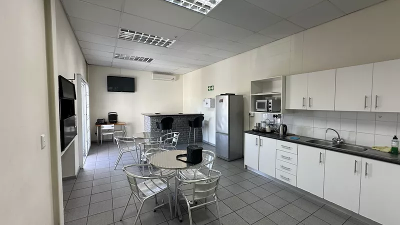 1 108 m² Industrial to let in Marconi Beam, Rainbow Park 1 (photo 22)