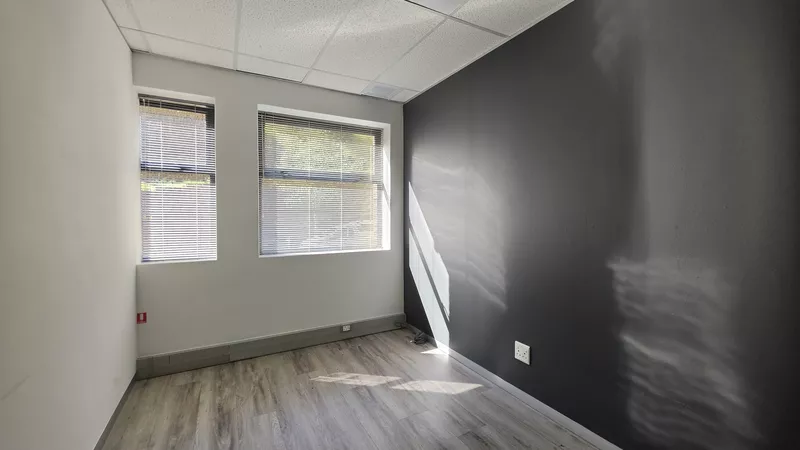 409 m² Office to let in Tygerberg Office Park, Tygerberg Office Park - Plattekloof House (photo 17)