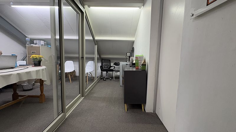 215 m² Office to let in Durbanville, Monaco Square (photo 17)