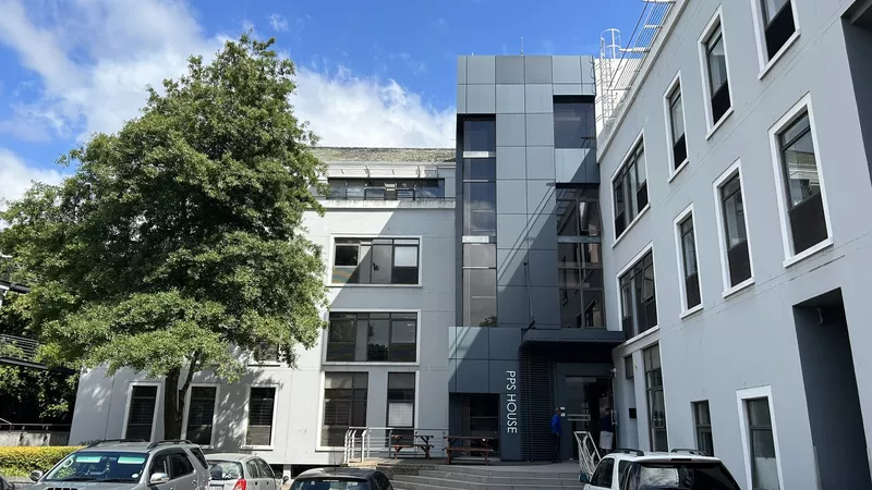310 m² Office to let in Newlands, Boundary Terraces (PPS House) (photo 1)