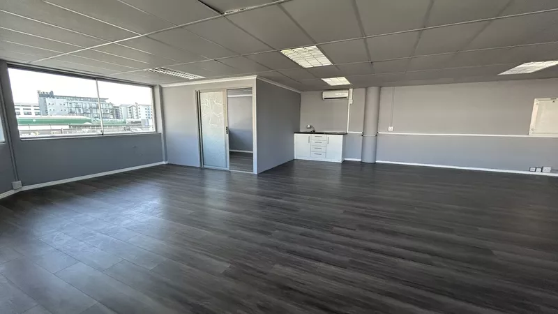 132 m² Office to let in Claremont, Buchanan Chambers (photo 12)
