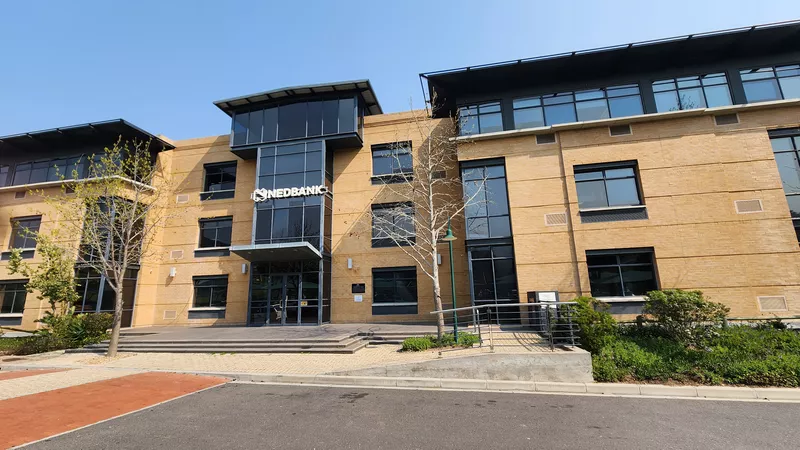 2 516 m² Property to let in Plattekloof Office Park, Plattekloof Office Park - Block C (photo 3)