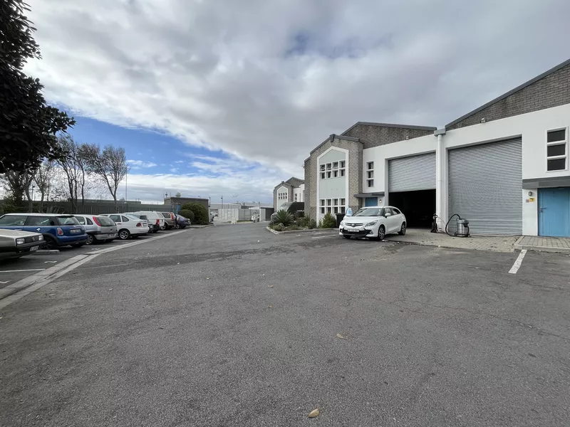 462 m² Property to let in Airport Industrial, Airport Business Park (photo 2)