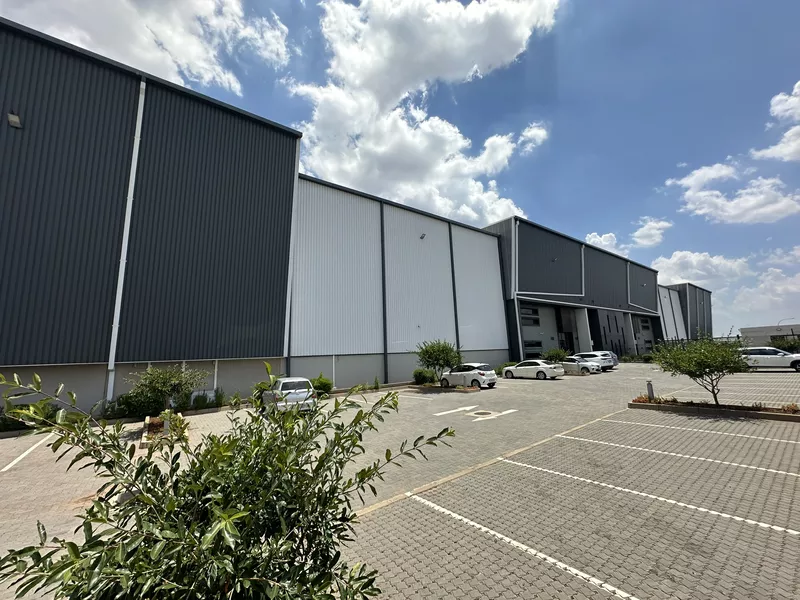 11 366 m² Industrial to let in Midrand, Lords View Industrial Park (photo 2)
