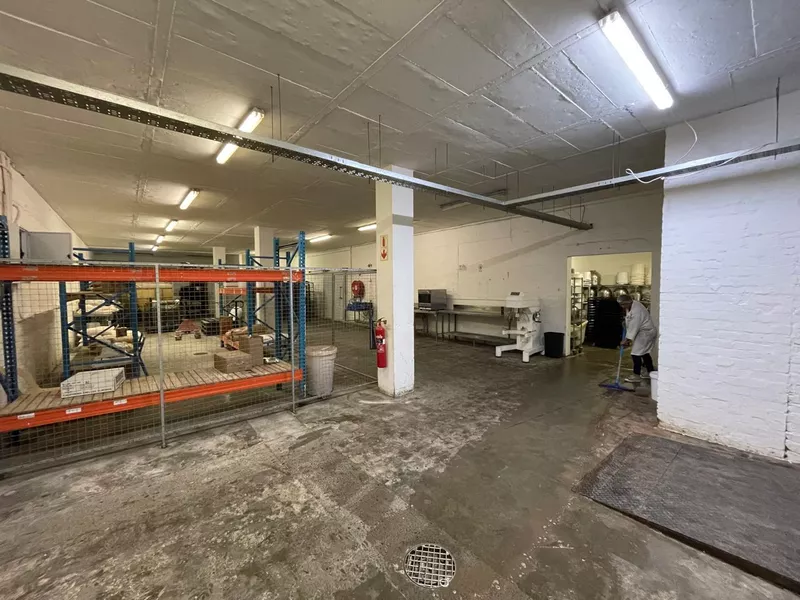 2 000 m² Industrial to let in Parow East, 40 West Str Parow East (photo 11)