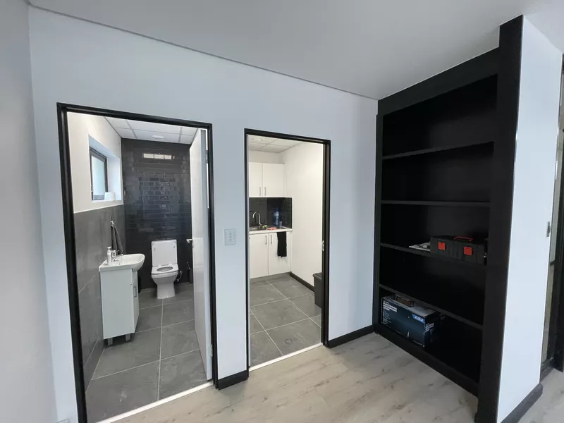215 m² Office to let in Cape Town City Centre/CBD, 172 Long Street (photo 15)