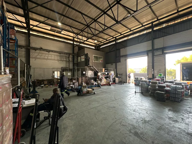2 348 m² Industrial to let in Johannesburg, 3 Platinum Road (photo 2)
