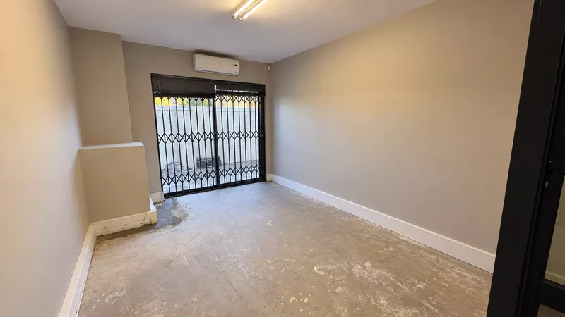 162 m² Office to let in Tyger Valley, Amber Place (photo 12)