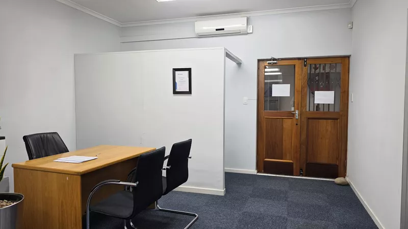 115 m² Office for sale in Bellville, Old Dutch Square (photo 11)