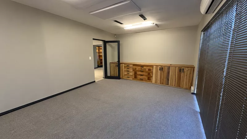 162 m² Office to let in Tyger Valley, Amber Place (photo 10)
