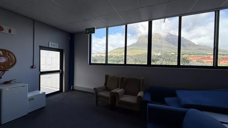 2 300 m² Office to let in Observatory, Deneb House (photo 38)