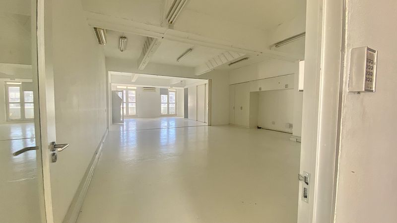 800 m² Office to let in Cape Town, 60 Roeland Street (photo 9)