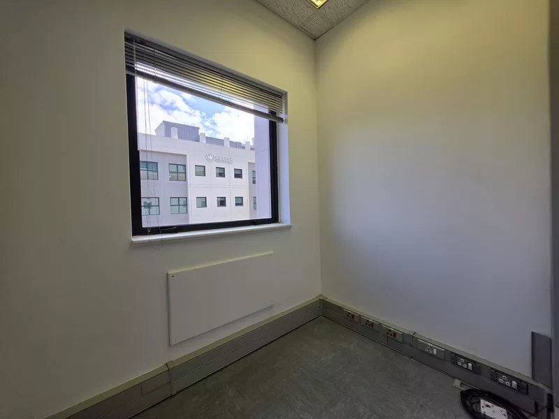222 m² Office to let in Century Square, Knowledge Park 3 (photo 21)