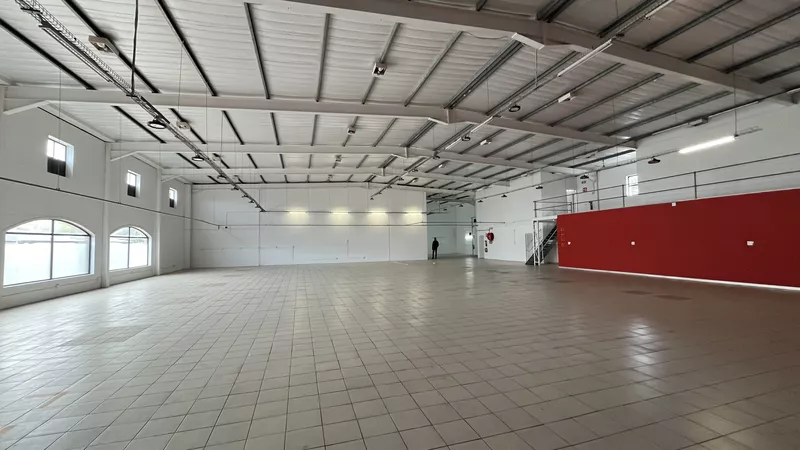 868 m² Retail property to let in Estuaries Office Estate, Eclipse Park (photo 2)