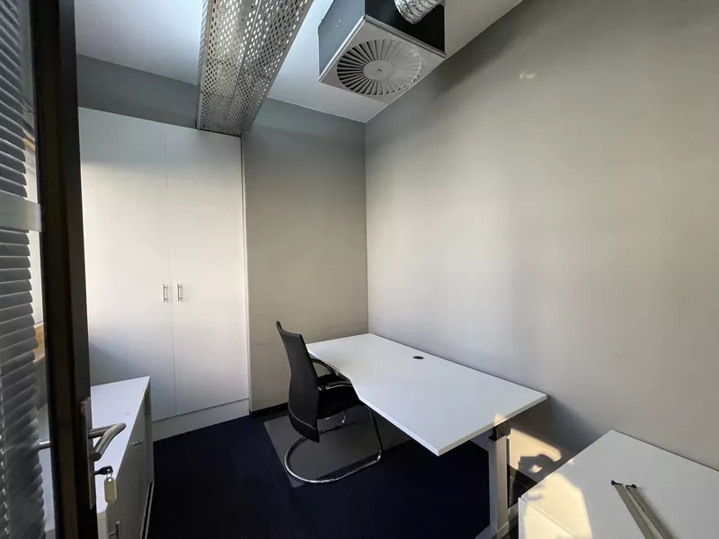 614 m² Office to let in Cape Town City Centre/CBD, 50 Riebeek (photo 11)
