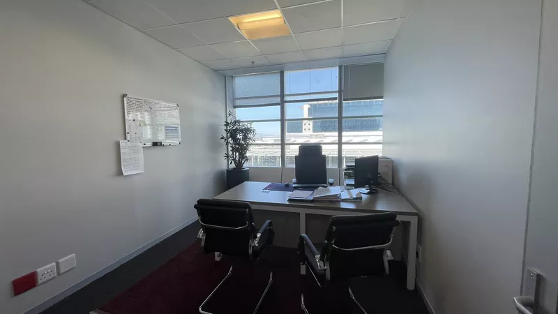 231 m² Office to let in Cape Town City Centre/CBD, Convention Towers (photo 17)