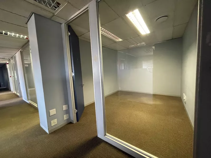 797 m² Office to let in Pinelands, Golf Park (photo 18)