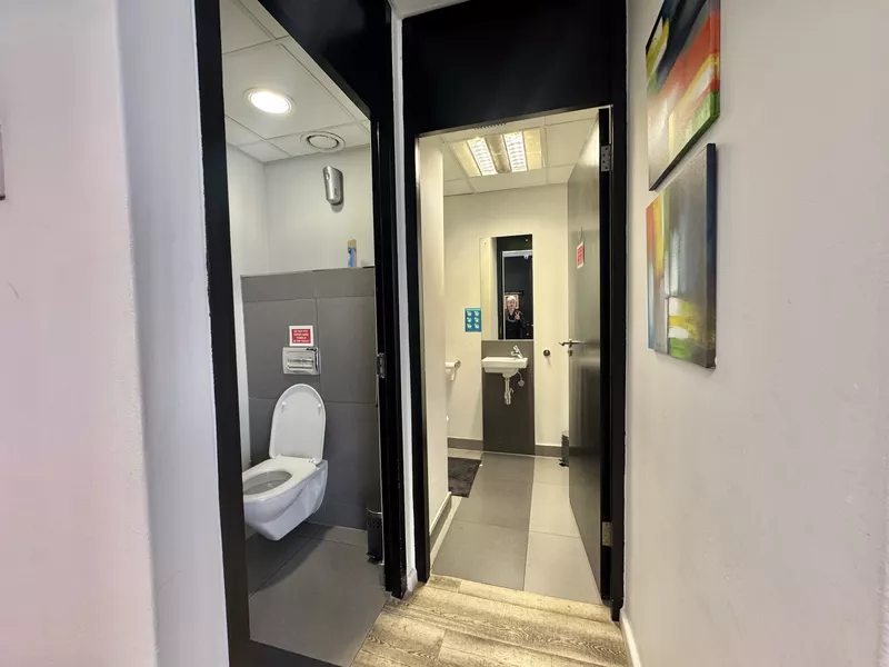 1 065 m² Office for sale in Cape Town City Centre/CBD, Touchstone House (photo 18)