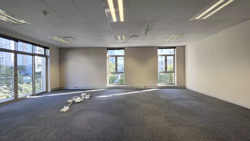 273 m² Office to let in Century City, Grosvenor Square - Block D (photo 21)
