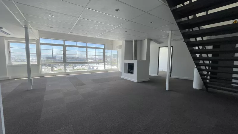 300 m² Office to let in De Waterkant, Sovereign Quay (photo 5)