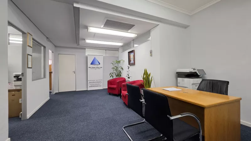 210 m² Office for sale in Bellville, Old Dutch Square (photo 11)