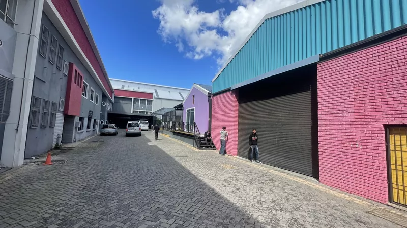 394 m² Industrial to let in Salt River, 33 Salt River Road (photo 2)