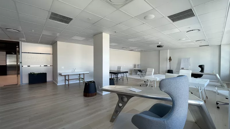 339 m² Office to let in Cape Town City Centre/CBD, Convention Towers (photo 11)