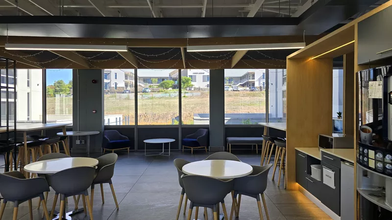 3 044 m² Office to let in Klein D'Aria Estate, Klein D'Aria Office Estate - Block A (North) (photo 75)