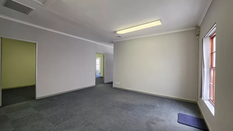 219 m² Office for sale in Bellville, Old Dutch Square (photo 25)