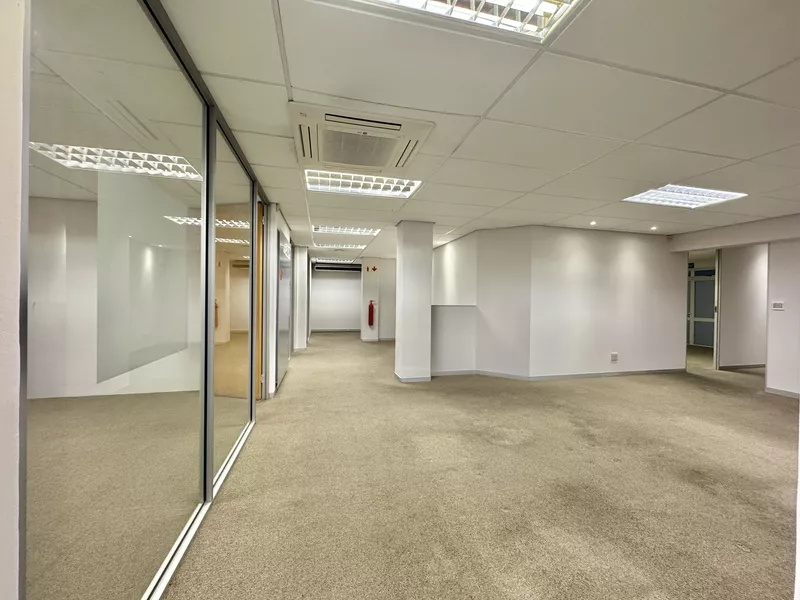 200 m² Office to let in Gardens, 11 Buitensingel Street (photo 11)