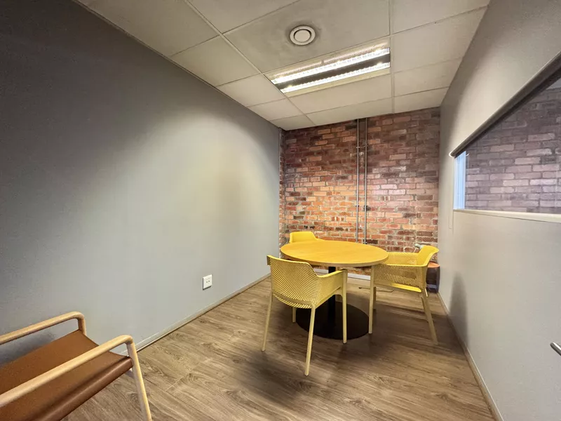 190 m² Office to let in De Waterkant, Sovereign Quay (photo 5)