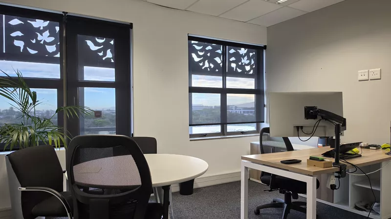 814 m² Office to let in Century City, 5 on Century City Drive (West) (photo 26)