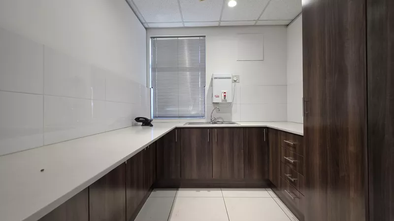 224 m² Office to let in Parow, De Tijger Business Park Building 2 (photo 29)