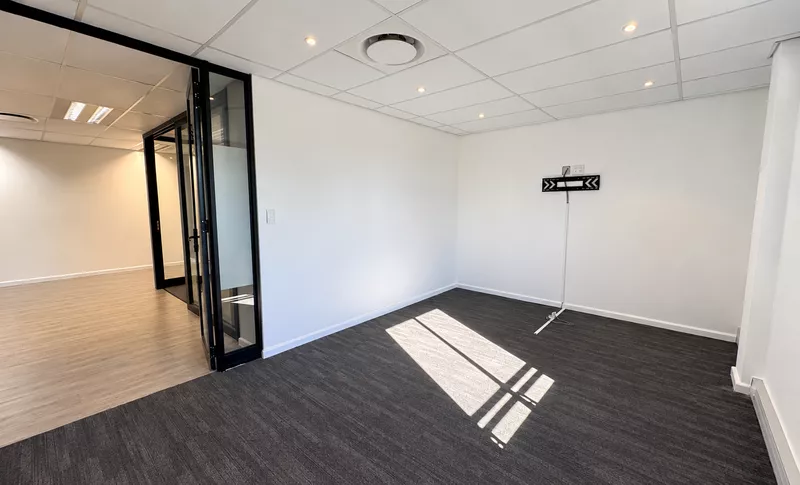 117 m² Office to let in Stellenbosch, Remey Building (photo 8)